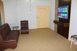 4 Kanal Entire Private Guest House with 2 Bedrooms attached Bathrooms and Kitchen and Lawn - Bālākot - 3