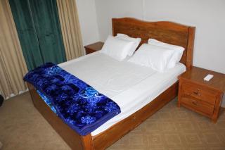 4 Kanal Entire Private Guest House with 2 Bedrooms attached Bathrooms and Kitchen and Lawn - Bālākot - 7