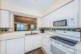 Club Bahia Dont Get Tide Down Make Waves on Isla del Sol - 2