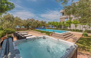 Awesome Home In Srima With Jacuzzi - Srima - 0