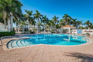 Club Bahia Dont Get Tide Down Make Waves on Isla del Sol - St Petersburg - 6