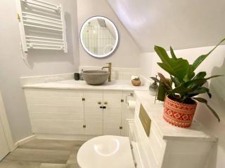 Emerald Lake House - South Cerney - 8