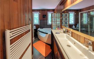 Gorgeous Home In Francheville With Wifi - 8