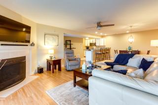 Lake Views and Screened Porch Ozarks Getaway! - Four Seasons - 6