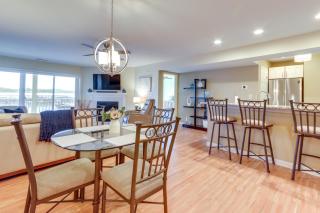 Lake Views and Screened Porch Ozarks Getaway! - Four Seasons - 3