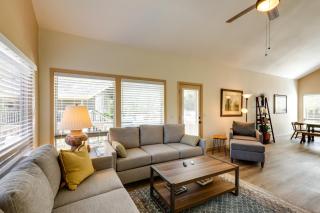 6 Mi to Downtown Flagstaff Townhome with Deck - Flagstaff - 0