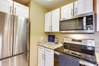 Lake Views and Screened Porch Ozarks Getaway! - Four Seasons - 1