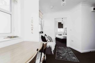 The Minimalist - Entire 1 bed flat near Gunwharf Quays, Ground Floor Flat Private Entrance - Portsmouth - 2