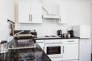 The Minimalist - Entire 1 bed flat near Gunwharf Quays, Ground Floor Flat Private Entrance - Portsmouth - 1
