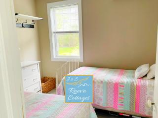 Premier Waterfront Cottage 2 - Riverhead - 4