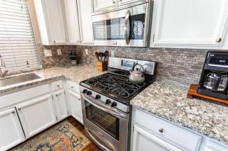 Cozy Home in the Heart of Elk Grove - Elk Grove - 8