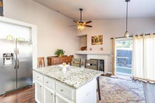 Cozy Home in the Heart of Elk Grove - Elk Grove - 6