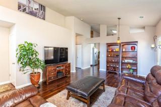 Cozy Home in the Heart of Elk Grove - Elk Grove - 9