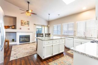 Cozy Home in the Heart of Elk Grove - Elk Grove - 3