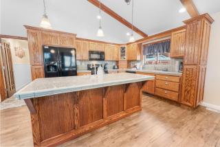 Moose Tracks Lodge - Forest and mountain views! Smart TV with streaming app and Game Room! - 4