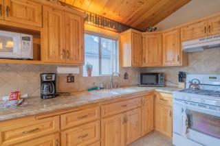 Moonridge Manor - Very lovely cabin in a quiet neighborhood with an amazing hot tub! - Big Bear Lake - 2