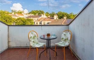 1 Bedroom Lovely Apartment In Njivice - Njivice - 8