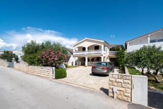 Apartments with parking space Vir - 20147 - 1