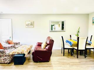 Cozy 3-bedroom farmhouse in wine-country - Niagara on the Lake - 7