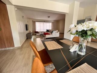Midtown Executive Suites CBD With Large Balcony - Nakuru - 8