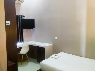RedDoorz Syariah near Sultan Syarif Kasim II Airport - Pekanbaru - 2