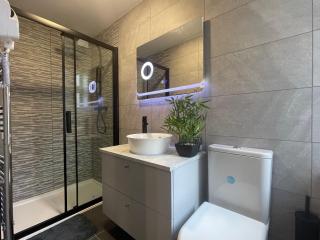 Welcome to Serenity Central! New Listing Discount! - Peterborough - 4