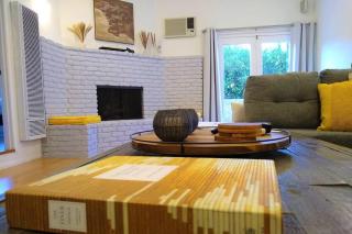 Stylish 4 Bedroom Home Near Venice Beach with Backyard BBQ - 2