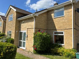 Charming 4-Bed House in Cheltenham Free Parking - Cheltenham - 1