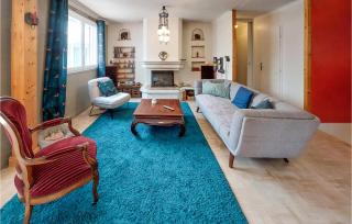 Gorgeous Home In Francheville With Wifi - 1