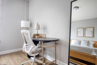 Lakeview 2br w wd nr Wrigley Field lake CHI-944 - 1
