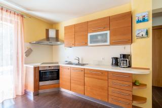 Charming Orange Apartment with Private Pool and Garden Oasis - Vabriga - 3