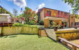 Gorgeous Home In Francheville With Wifi - 5