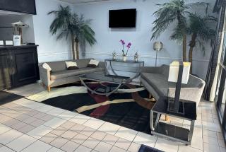 Days Inn & Suites by Wyndham Jennings - 7