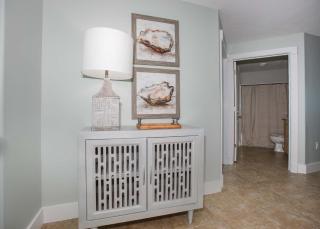 Island Tower 2202 - 2