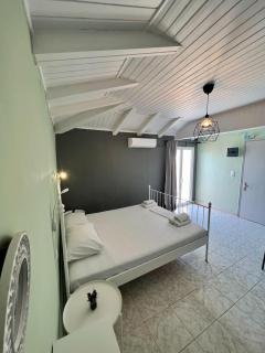 Issos Studios - Agios Georgios - 7