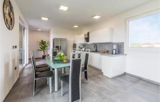 3 Bedroom Amazing Home In Valbandon - Valbandon - 8