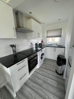141 Sunbeach, Scratby - Two bed chalet, sleeps 6, FREE Wi-Fi and FREE entry in the onsite clubhouse and pet friendly - Scratby - 3