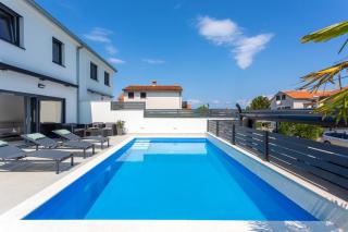 Villa T & K - Njivice - 8
