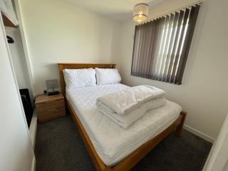 141 -Two bed Chalet on Sunbeach Holiday Park - Sleeps 6, pet friendly, FREE pool and entertainment passes included - plus WiFi with bedding and towels included - only 300m from the beach! - 3