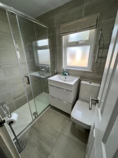 141 -Two bed Chalet on Sunbeach Holiday Park - Sleeps 6, pet friendly, FREE pool and entertainment passes included - plus WiFi with bedding and towels included - only 300m from the beach! - 4