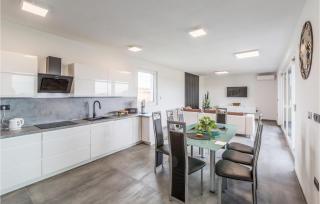 3 Bedroom Amazing Home In Valbandon - Valbandon - 4