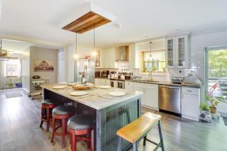 Private Hot Tub and Fire Pit Pocono Lake House! - 1