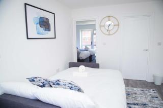 Bridge Court by Sterling Edge - Stylish 1-Bed Apartments with Balcony or Private Garden and Free Onsite Parking - 1
