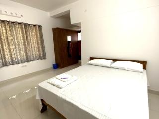 PAZHOOR RESIDENCY HOME STAY 4BHK Deluxe - Trivandrum - 5