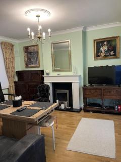 Kensington Apartment With Patio 2 bedrooms 1 living room - London - 1