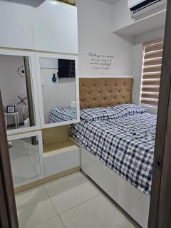 Mel and Rose Place in S Residences Tower 1 MOA - Manila - 2