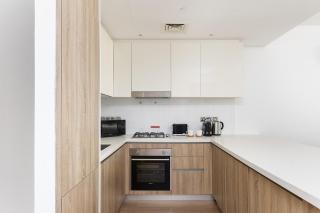 New apt in Dubai Marina with balcony and sea view - Dubai - 7