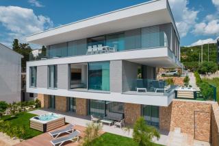 D HOUSE - 1