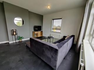 k50159 Spacious and modern apartment near the city center, free parking - 4