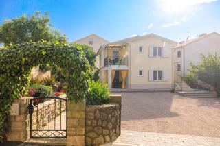 APARTMAN IVONA U PRIZEMLJU - Malinska - 0